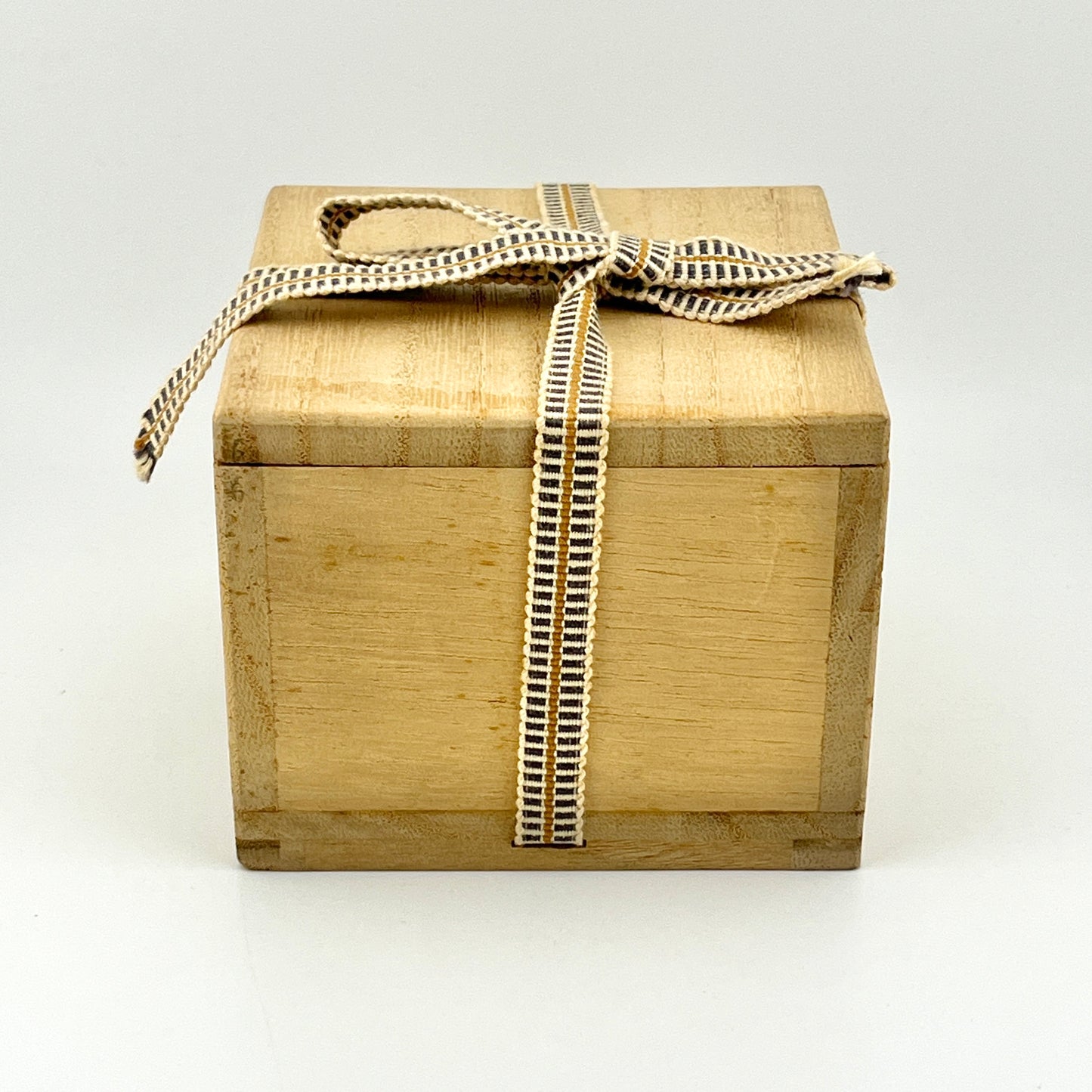 壺屋焼 人間国宝 金城次郎作 魚文ぐい呑 (笑う魚)