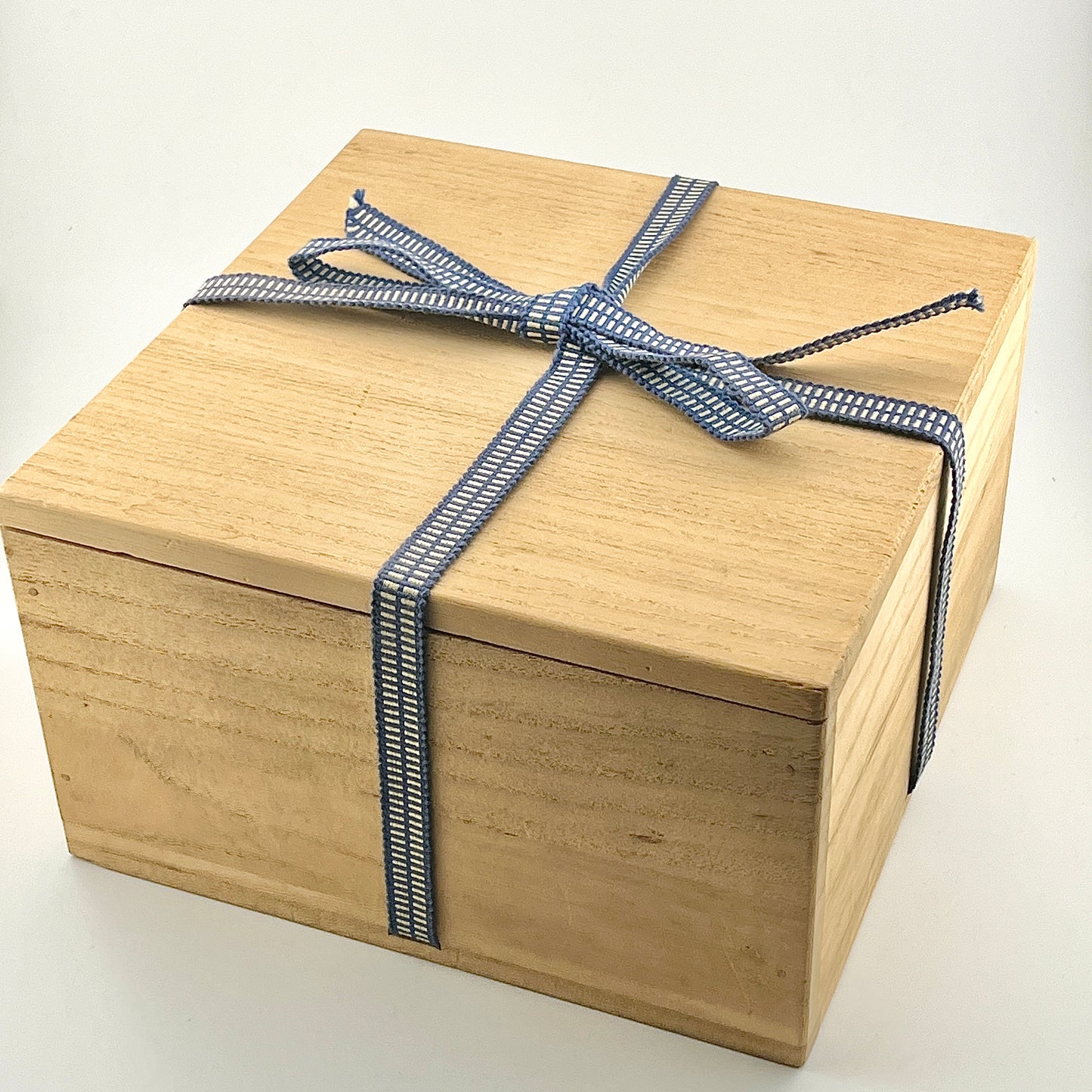 壺屋焼 人間国宝 金城次郎作 イッチン刷毛目総付抹茶碗