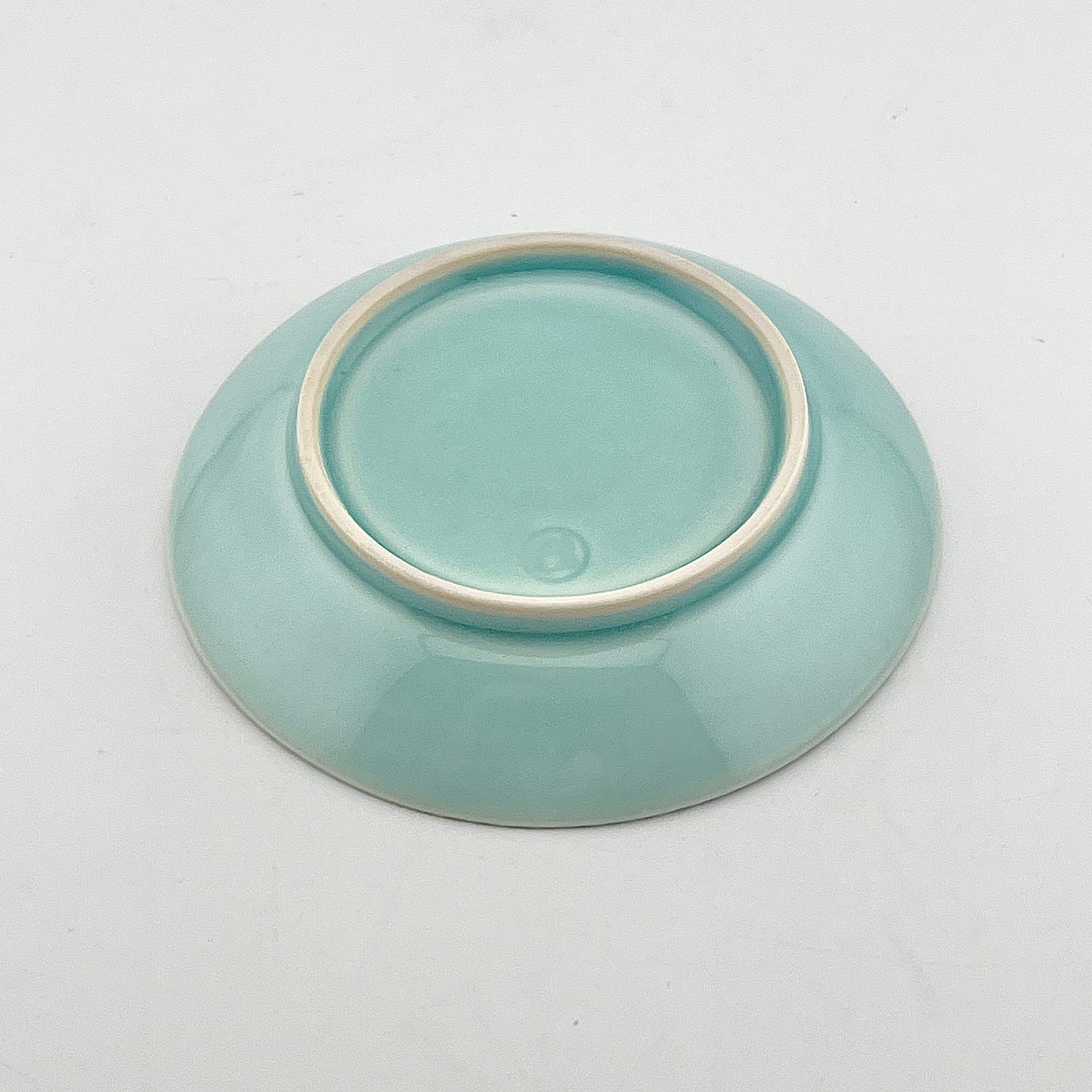 有田焼 梶謙製磁 色釉麻の葉彫 小皿