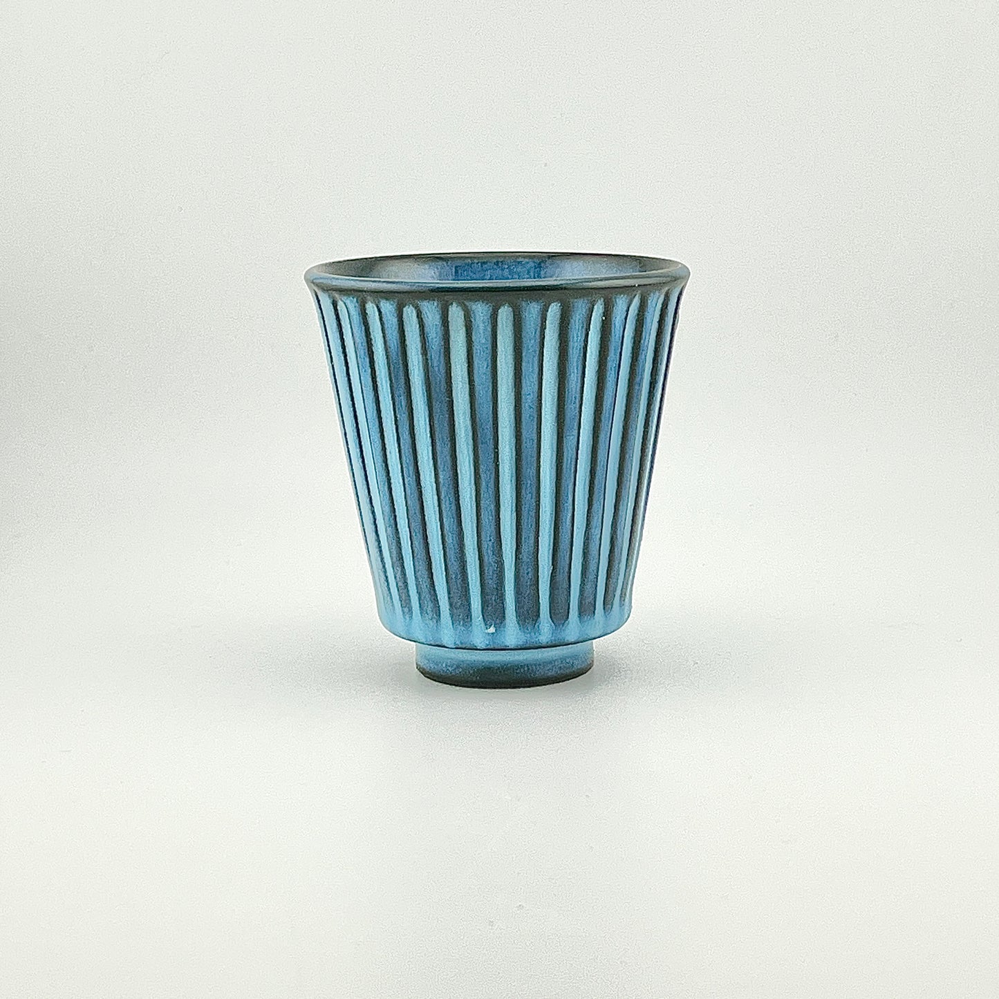 波佐見焼　利左エ門窯　ブルー彫　カップ (小)