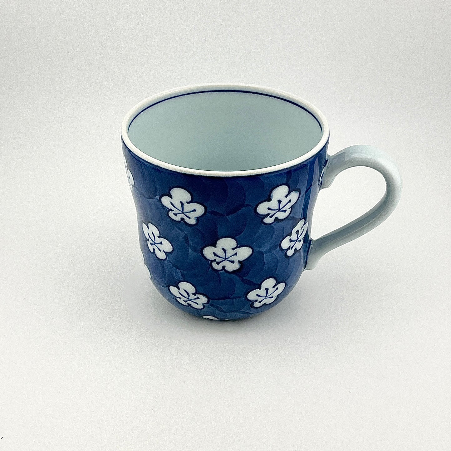 有田焼　源右衛門窯　古染風梅紋マグカップ