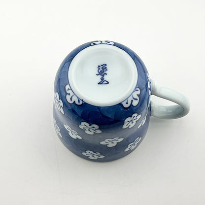 有田焼　源右衛門窯　古染風梅紋マグカップ