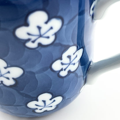 有田焼　源右衛門窯　古染風梅紋マグカップ