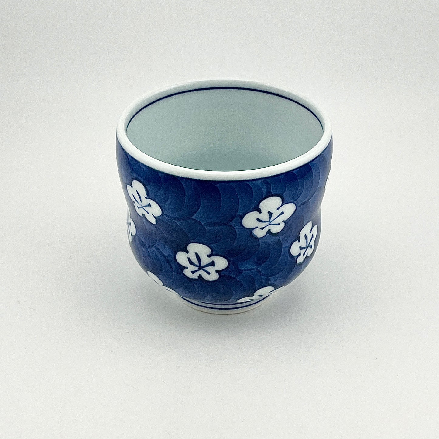 有田焼　源右衛門窯　古染風梅紋湯呑