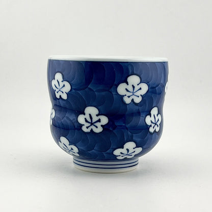 有田焼　源右衛門窯　古染風梅紋湯呑