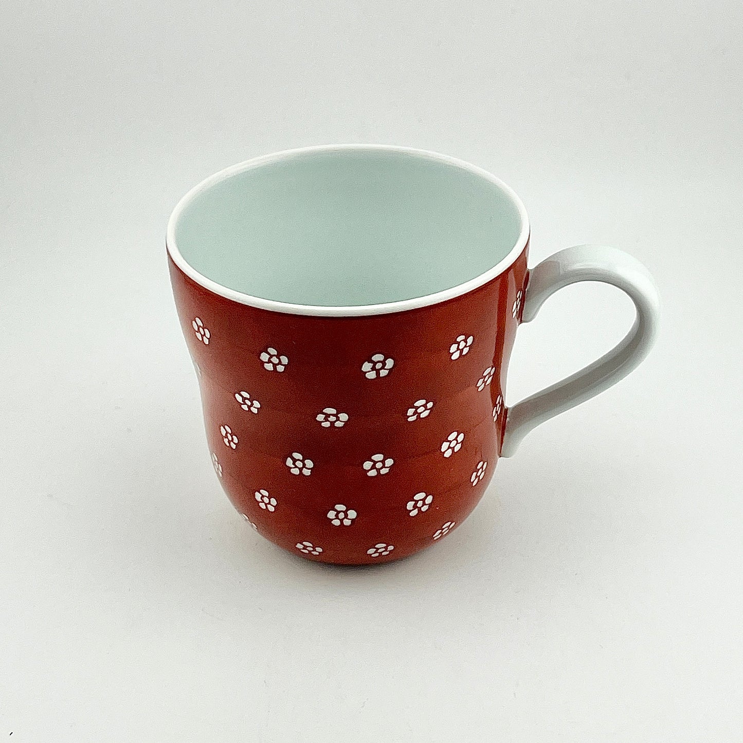 有田焼　源右衛門窯　赤絵梅地紋マグカップ