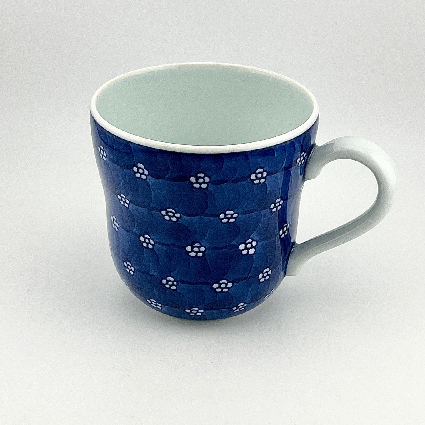 有田焼　源右衛門窯　染付梅地紋マグカップ