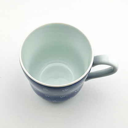 有田焼　源右衛門窯　染付梅地紋マグカップ