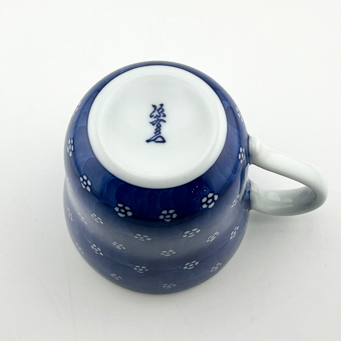 有田焼　源右衛門窯　染付梅地紋マグカップ