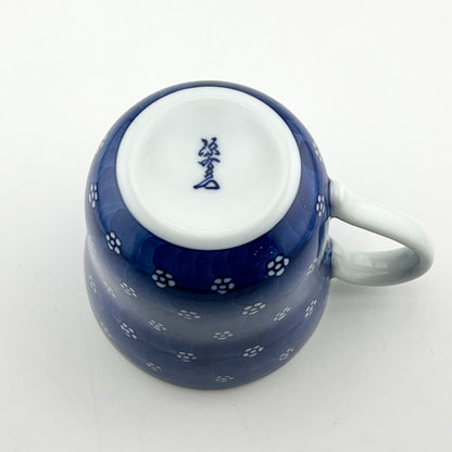 有田焼　源右衛門窯　染付梅地紋マグカップ