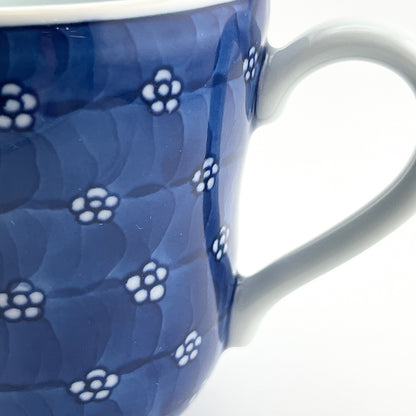 有田焼　源右衛門窯　染付梅地紋マグカップ