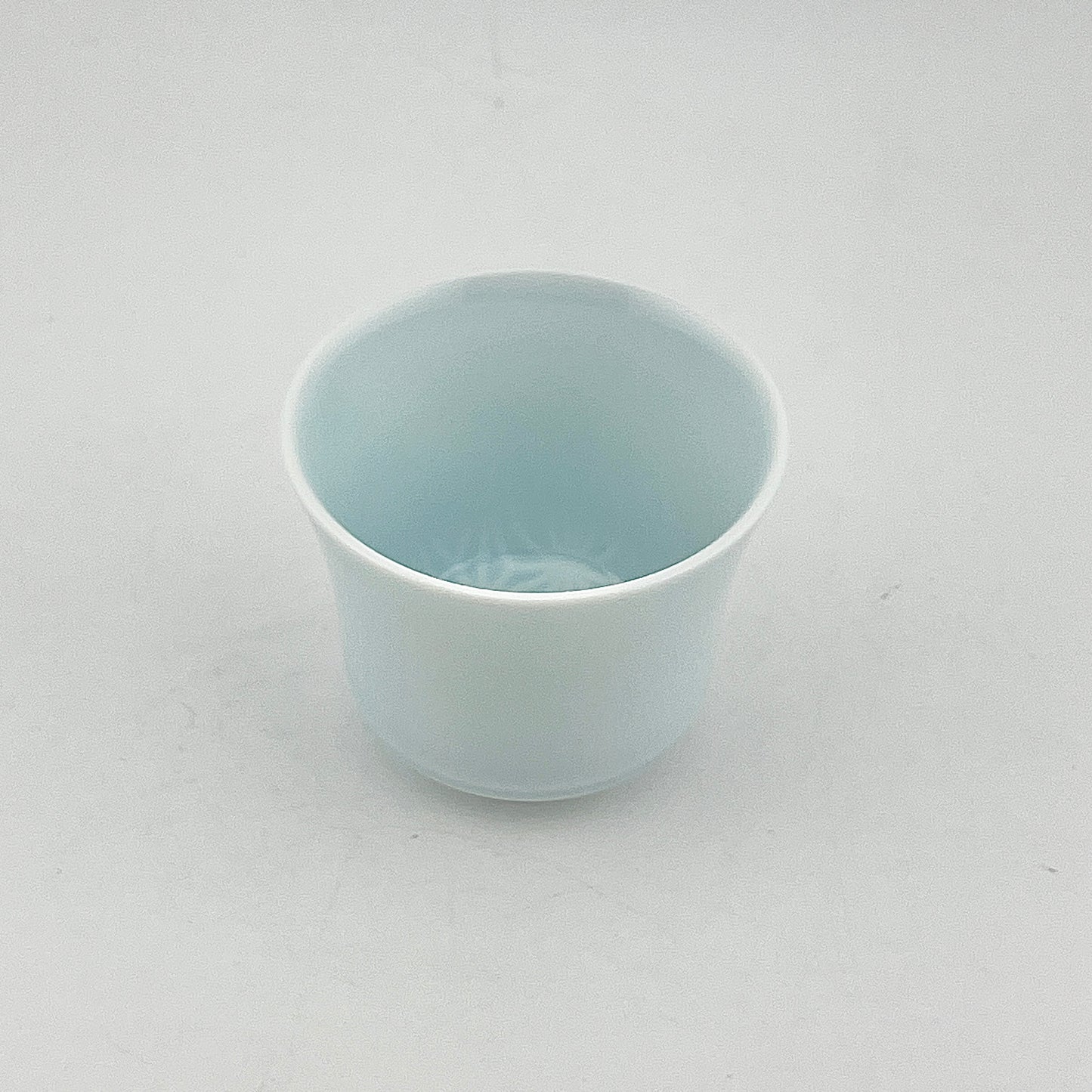 有田焼　梶謙製磁　色釉麻の葉彫　酒グラス
