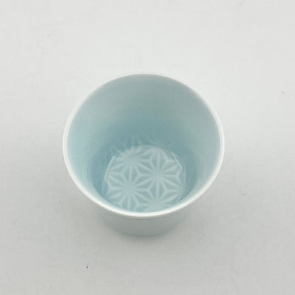 有田焼　梶謙製磁　色釉麻の葉彫　酒グラス