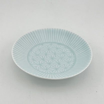 有田焼　梶謙製磁　色釉麻の葉彫　小皿