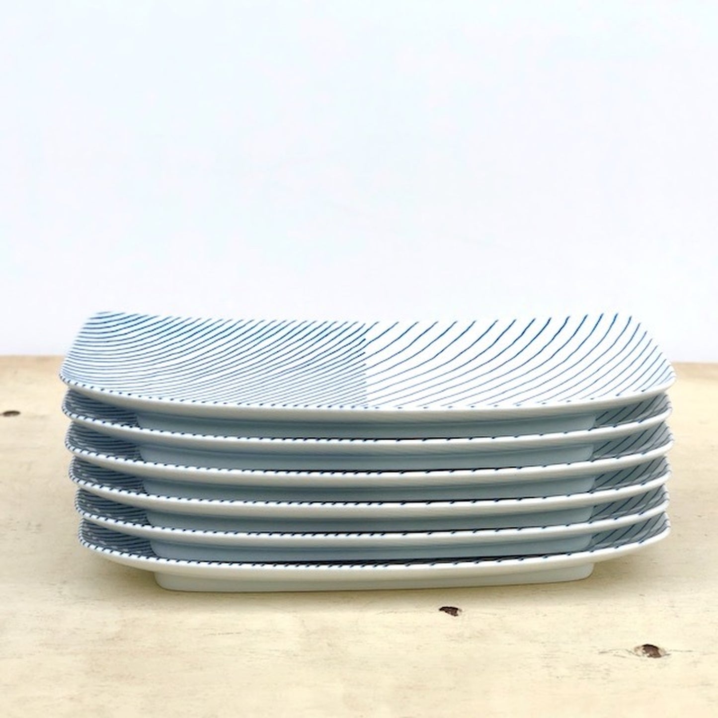 [Hasami ware] [Hakusan pottery] [Layered stripes] [Nagayaki plate] Long plate Long angle plate Fish plate hakusan