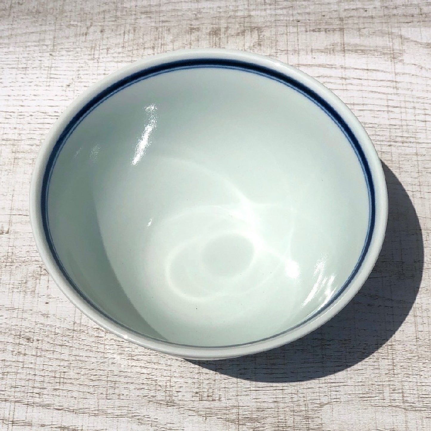 [Hasami ware] [Nakazen] [Ran bowl] [LL] Taikarakusa, Tobe arabesque, Surrounding flower, Majolica, Leaf, Hand-painted, Hasami ware, Fashionable, Adult