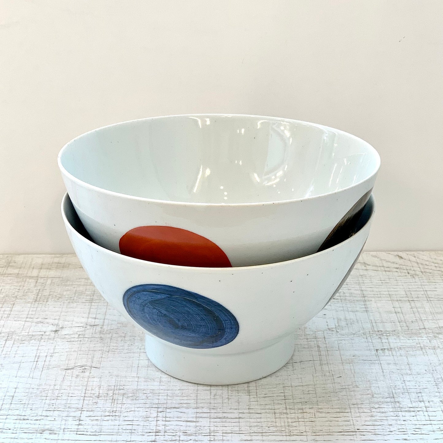 [Hasami ware] [Wazan kiln] [Wamaru crest bowl] [Red] [Cantonese bowl] Donburi Ramen bowl Udon Japanese style