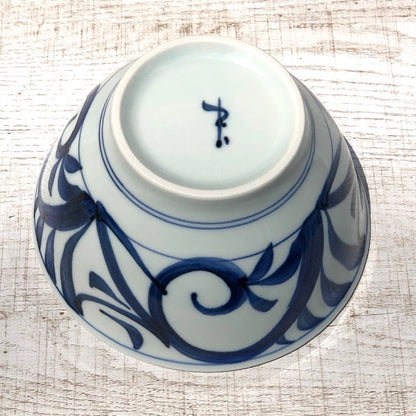 [Hasami ware] [Nakazen] [Ran bowl] [LL] Taikarakusa, Tobe arabesque, Surrounding flower, Majolica, Leaf, Hand-painted, Hasami ware, Fashionable, Adult