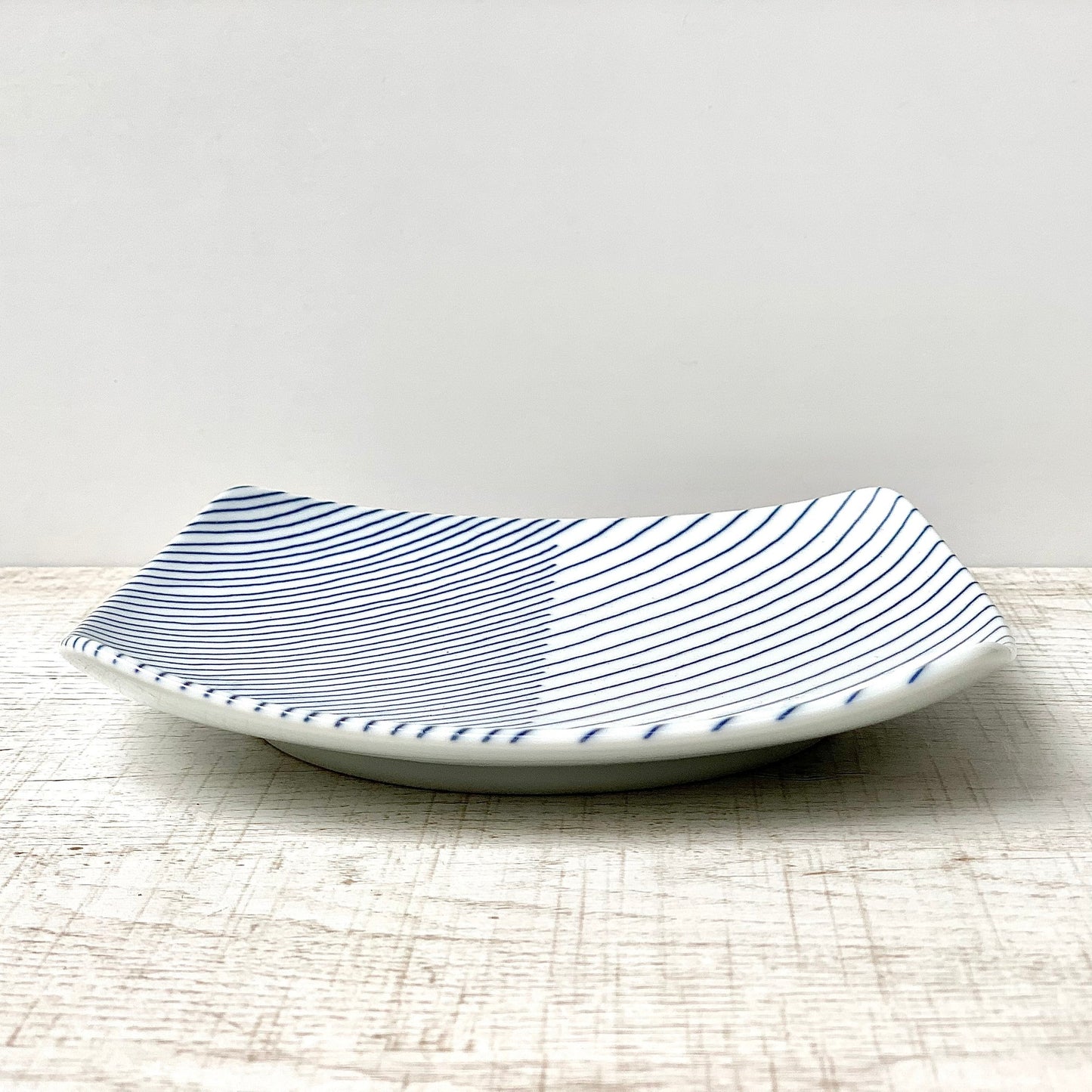 [Hasami ware] [Hakusan pottery] [Layered stripes] [Rectangular medium plate] Square plate hakusan