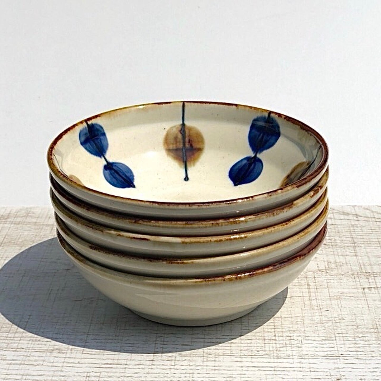 [Hasami ware] [Indigo dyeing kiln] [Indigo blue] [Bowl] Hasami ware Bowl Shallow pot Yachimun style Bowl Multi-use bowl Bowl Japanese style Fashionable Adult Folk art